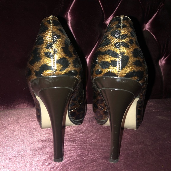Steve Madden patent leather leopard & black heels - Picture 5 of 6